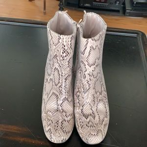 Old Navy boots size 10